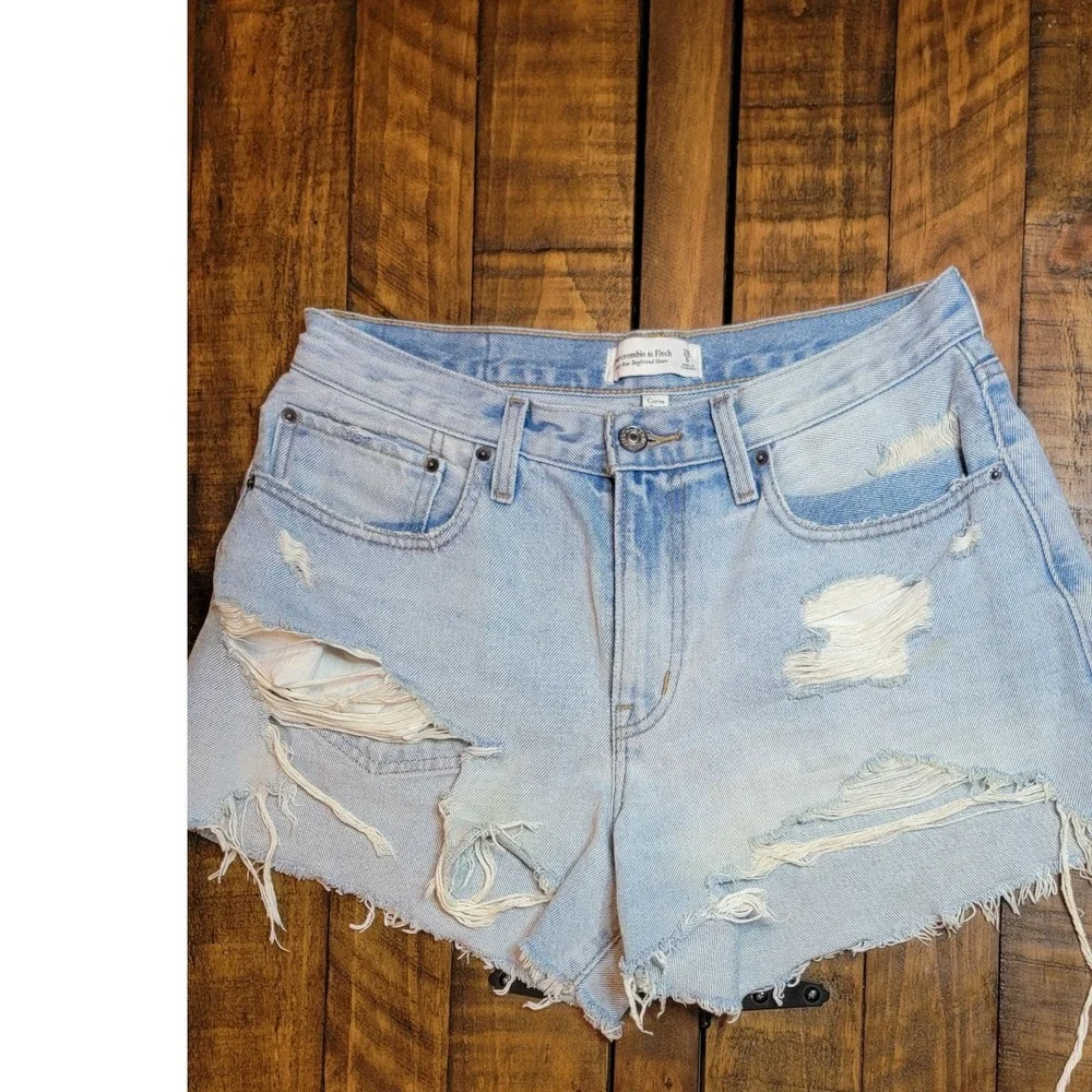 Abercrombie & Fitch Boyfriend Shorts Womens 28/6 Light Wash Excellent Distressed